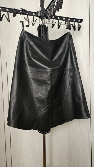 Falda negra cuero auténtica