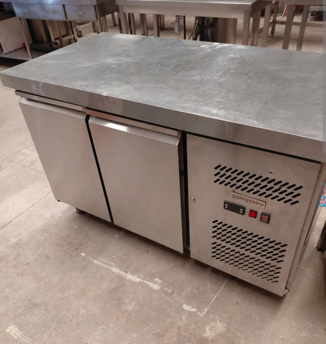 Mese fría bajo mostrador frío  gastro