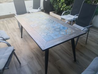 Estupenda mesa de exterior