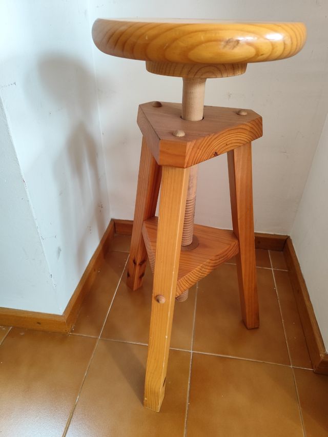 Taburete de madera natural regulable