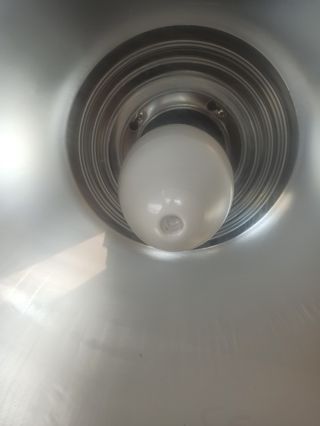 Pantalla industrial con bombilla