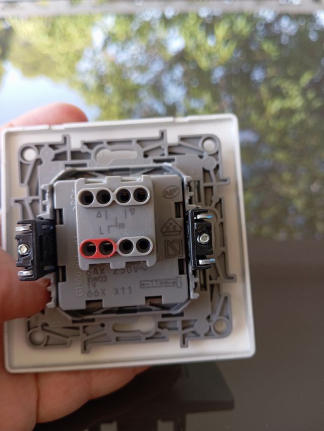 Pulsador Legrand para persiana