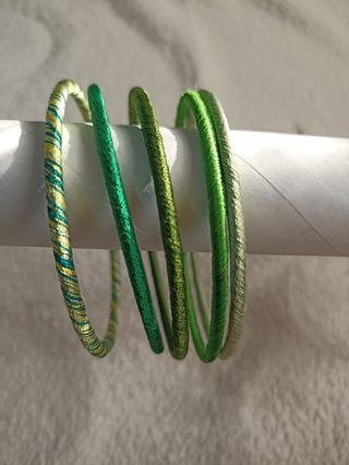Bracciali metallo rivestiti in tessuto toni verde