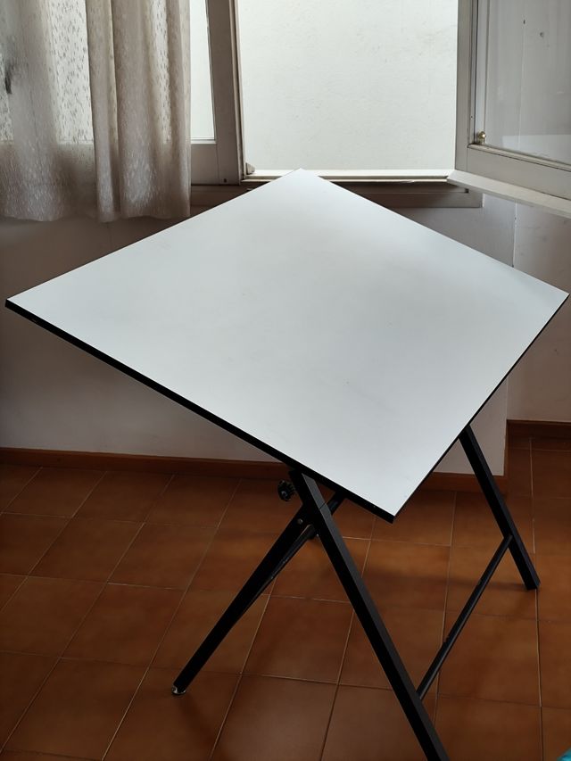 Mesa de dibujo inclinable blanca