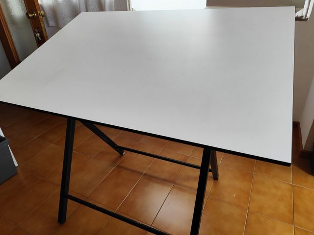 Mesa de dibujo inclinable blanca