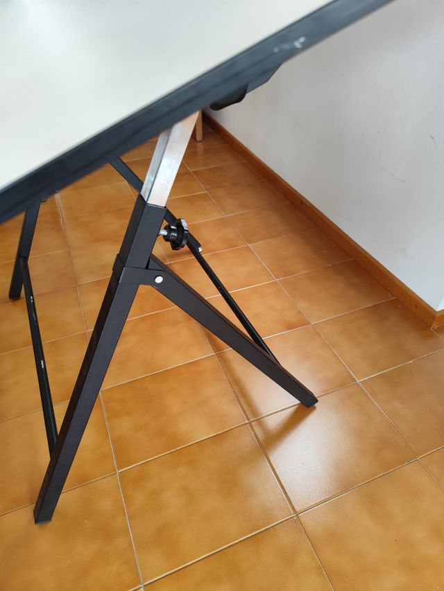 Mesa de dibujo inclinable blanca