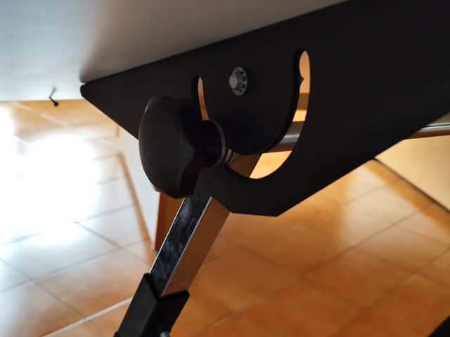 Mesa de dibujo inclinable blanca