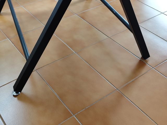 Mesa de dibujo inclinable blanca