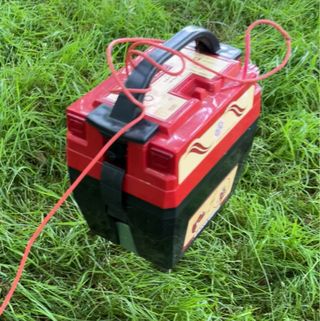 Batería de cerca eléctrica para ganado