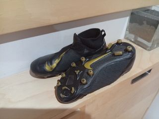Botas Nike Phantom Vision - Fútbol la talla es 32