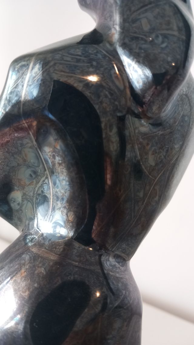 Figura cerámica arte moderno