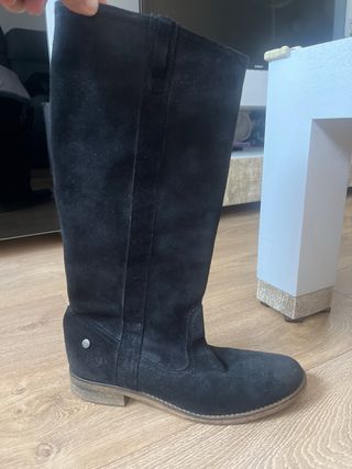 Botas ante negras Is to me