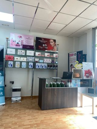 Estantería y mostrador para estética