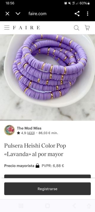 Pulsera morada con aritos dorados