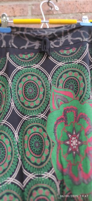 Falda estampada boho - verde y negra