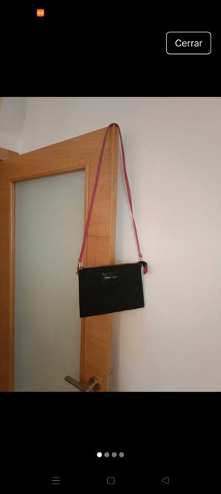 Bolso bandolera negro y rosa