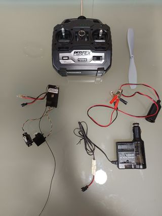 Emisora radiocontrol Kyosho + accesorios