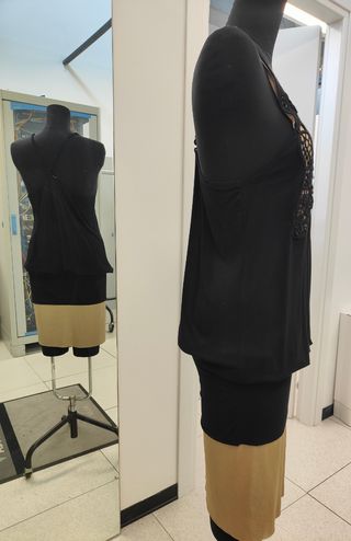 Vestito nero con farfalla in pizzo