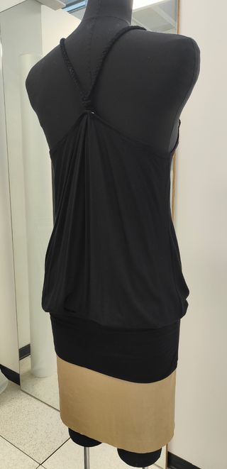 Vestito nero con farfalla in pizzo