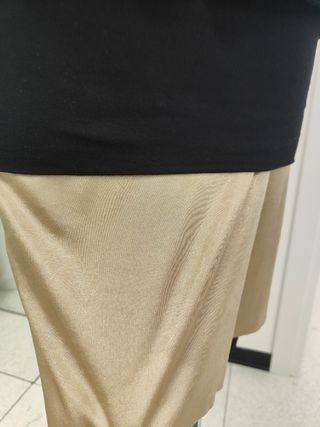 Vestito nero con farfalla in pizzo