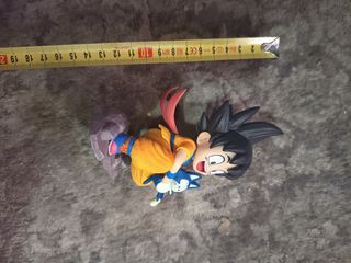 Figura Goku y Puercoespín