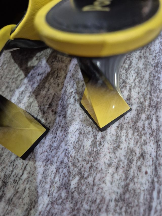 Sandali Pollini gialli n.40