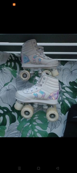 Patines infantiles blancos