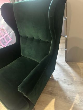 Sillón orejero Djuparp verde oscuro