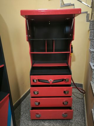 Cómoda gasolinera infantil roja