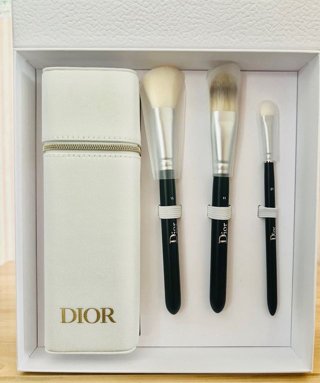 DIOR SET DE BROCHAS CON ESTUCHE
