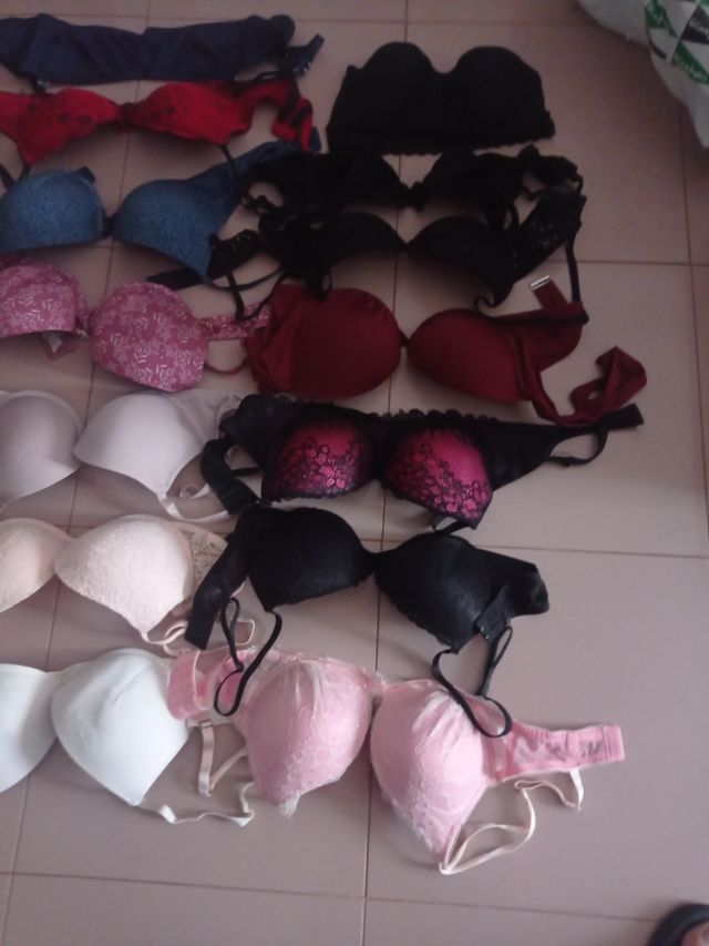 15, Sujetadores - varios colores. Las tallas 95,90