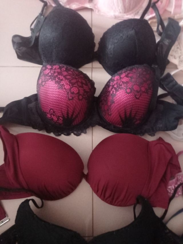 15, Sujetadores - varios colores. Las tallas 95,90