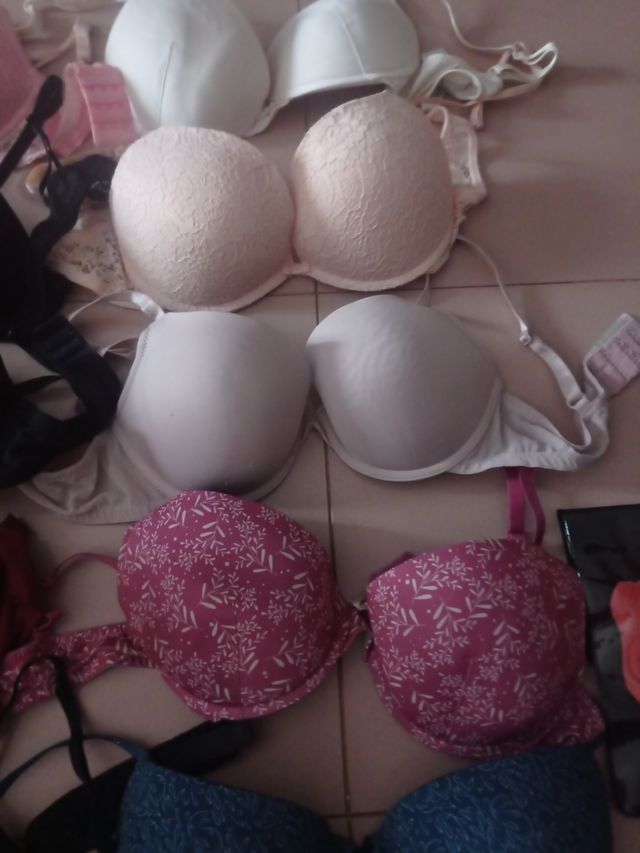 15, Sujetadores - varios colores. Las tallas 95,90