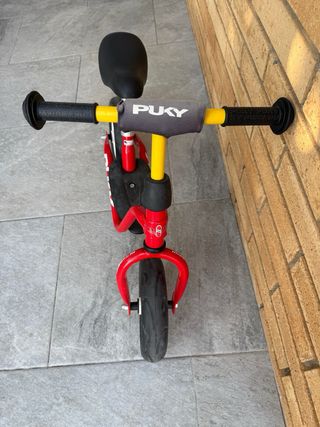 Bicicleta Puky sin pedales roja
