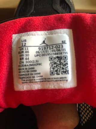 Air Jordan 11 Retro Low IE Bred - 46 EU