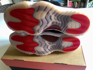 Air Jordan 11 Retro Low IE Bred - 46 EU