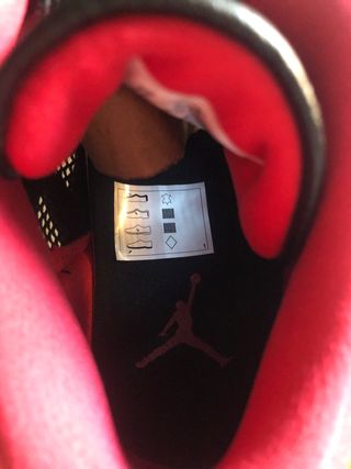 Air Jordan 11 Retro Low IE Bred - 46 EU