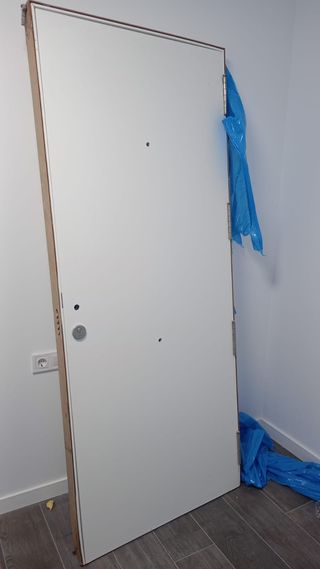 Puerta blindada madera blanca - tengo dos,