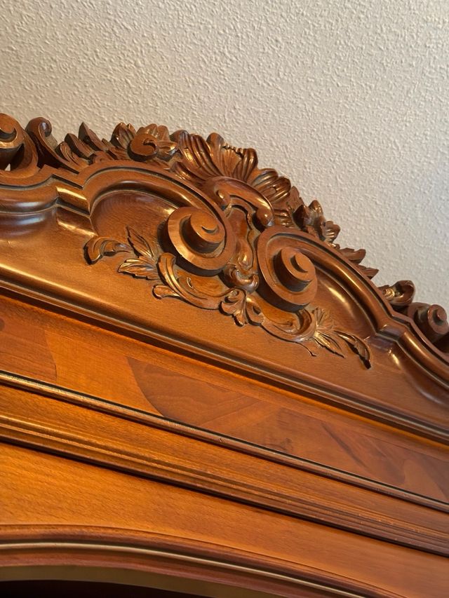 Librería clásica madera con marquesinas - vitrina