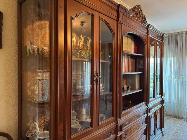 Librería clásica madera con marquesinas - vitrina