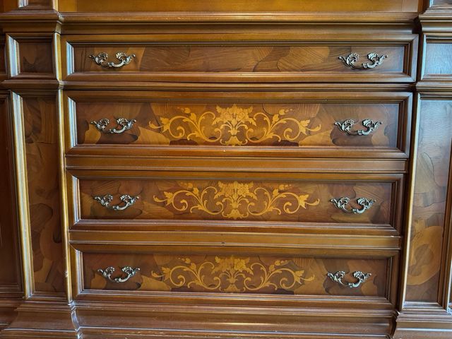 Librería clásica madera con marquesinas - vitrina