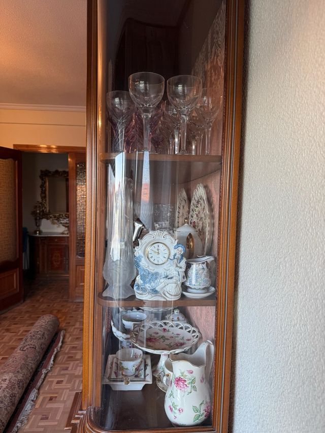 Librería clásica madera con marquesinas - vitrina