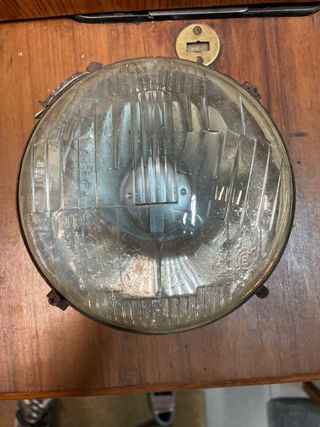 Faro antiguo Seat 600