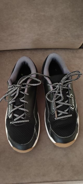 Bambas balonmano  marca Atorka ( Decathlon) nº 37