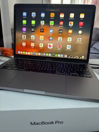 MacBook Pro 13" 2020 i5 16GB d - negociable 