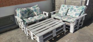 Sofá y mesa jardín - Palet blanco con cojines 