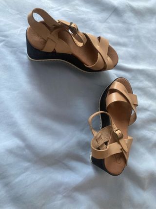 Sandalias cuña beige