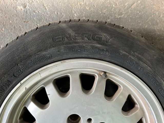 DOS LLANTAS ORIGINALES DE BMW E36 CON NEUMÁTICOS