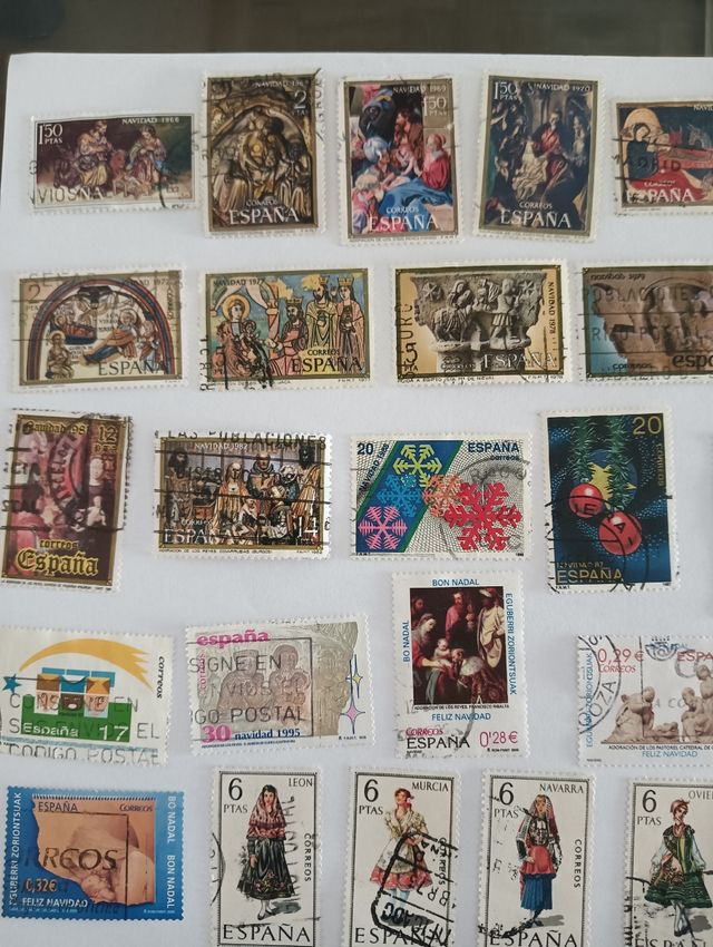 Sellos España ( navidad y trajes regionales)