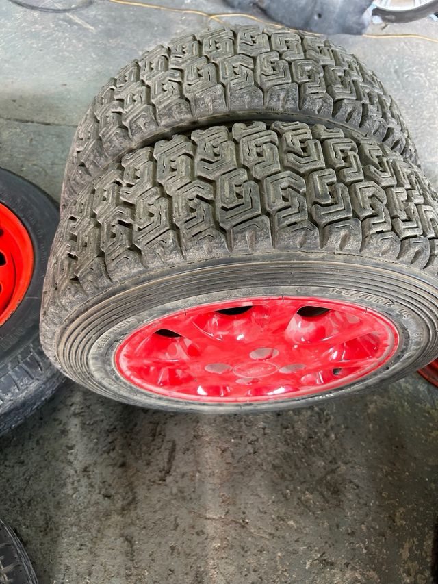 LOTE DE LLANTAS ORIGINALES DE FORD SIERRA